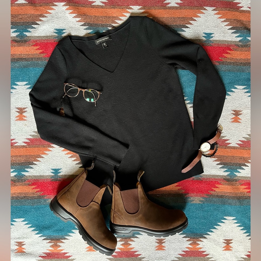 Banana Republic Black V-Neck LENZING ECOVERO Sweater.